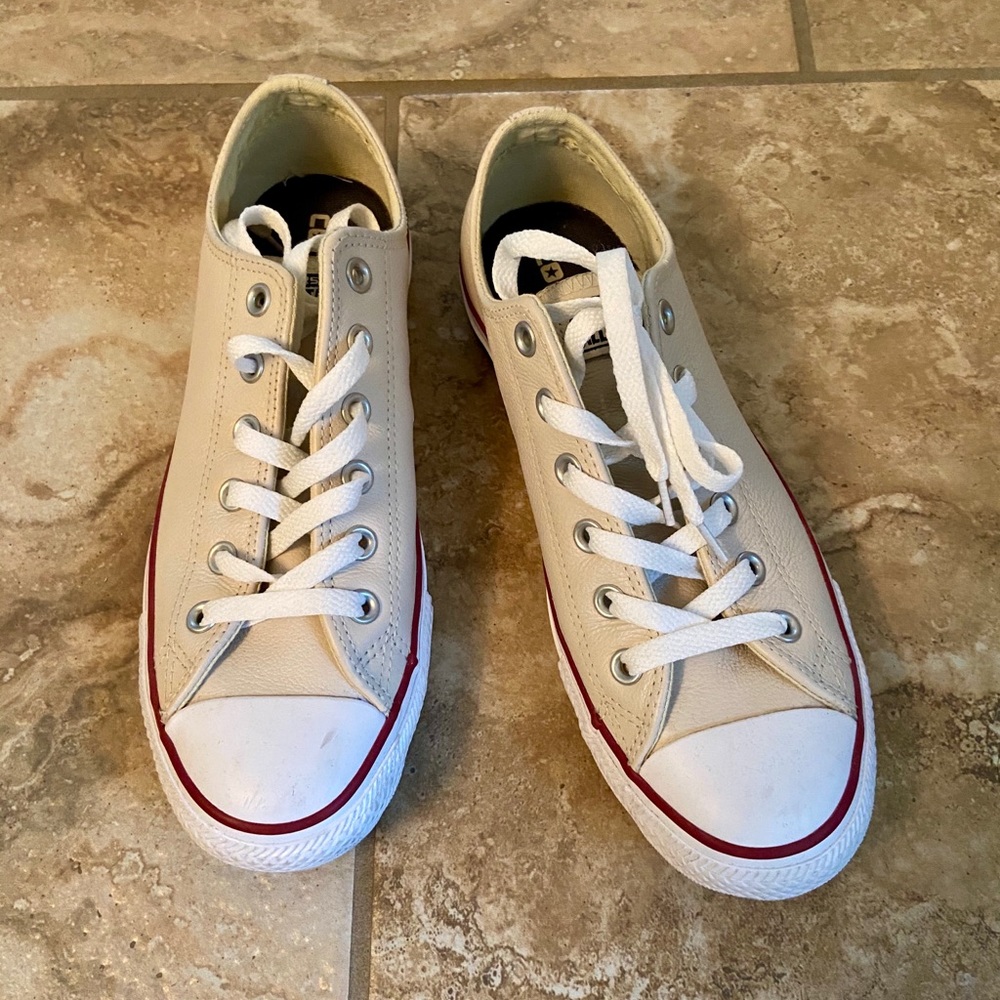Converse Leather Wmns Size 9